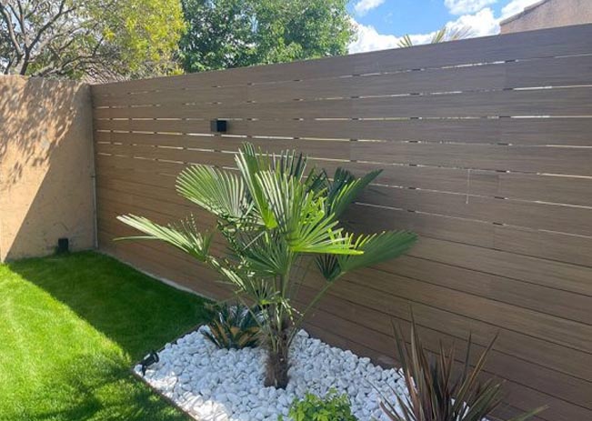 Cercos de madera: estética, protección y vigencia para el jardín del hogar