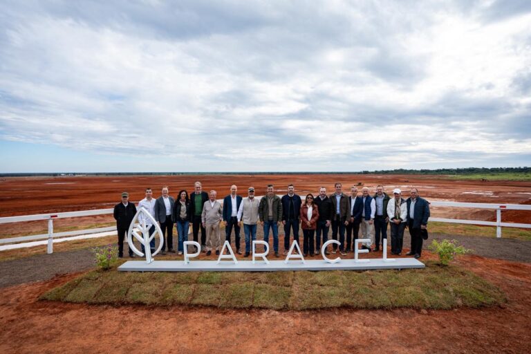 Paraguay | Santiago Peña acompañó el acto histórico de inicio de obras de infraestructura de Paracel, la primera planta industrial de celulosa del país