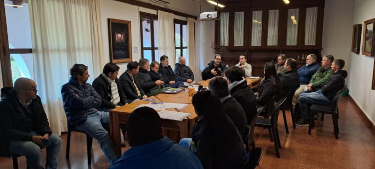 Corrientes | Conformaron una mesa de seguridad en el trabajo de resina de pino con la participación institucional y sectorial