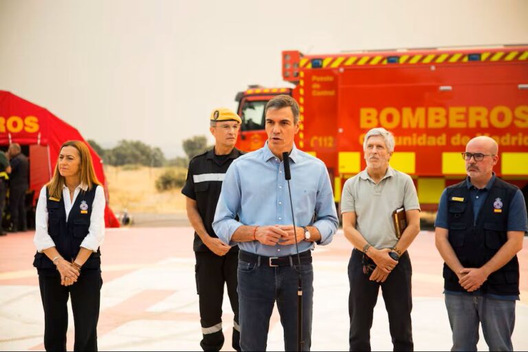 España | Casi 80.000 evacuados o confinados por los incendios forestales en Ávila y Madrid