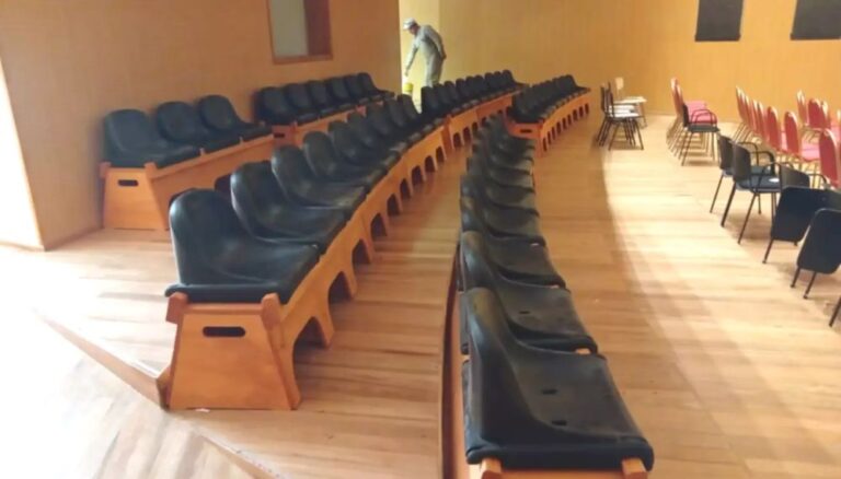 Esquel | El CIEFAP fabricó 250 butacas en madera para el auditorio de la Universidad del Chubut 