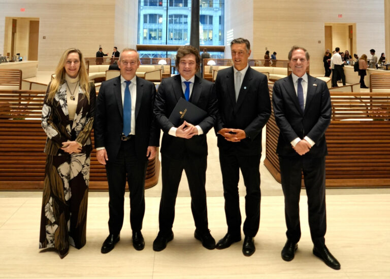 Argentina presentó en París su guía estratégica de inversiones con el foco puesto en las reformas del clima de negocios